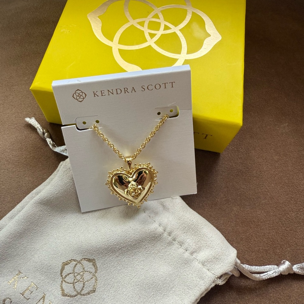 Kendra Scott Gold Heart Pendant Necklace locket Mallory new in box